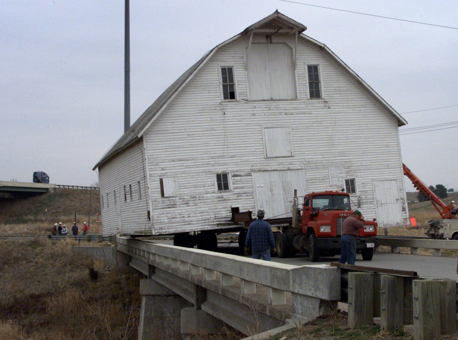 2000 NO BARNMOVE.58579